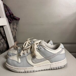 BLUE NIKE DUNKS LIGHTLY WORN